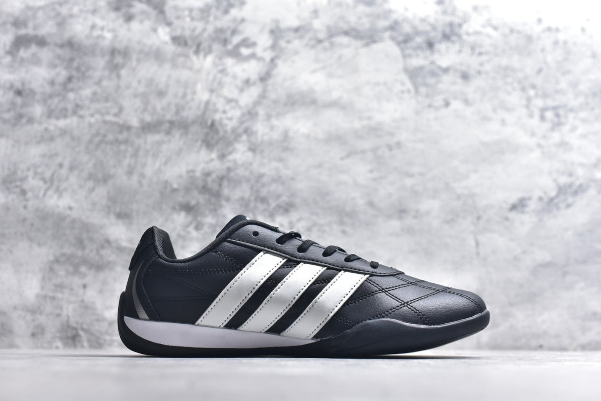Adidas Adipista — Core Black / White / Black Gum