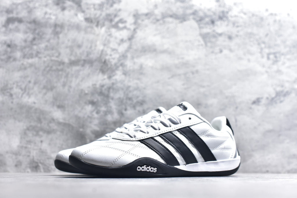 Adidas Adipista — Cloud White / Core Black / Black Gum