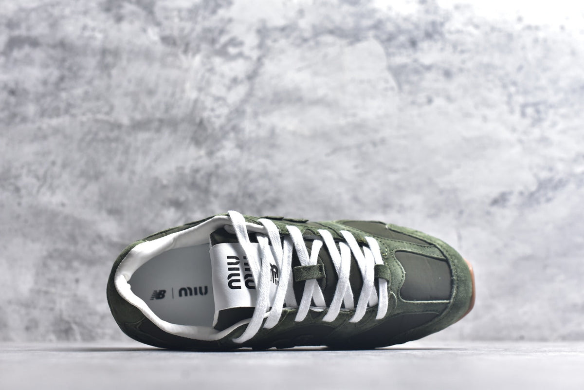 Miu Miu x New Balance 530 ECAP523059B