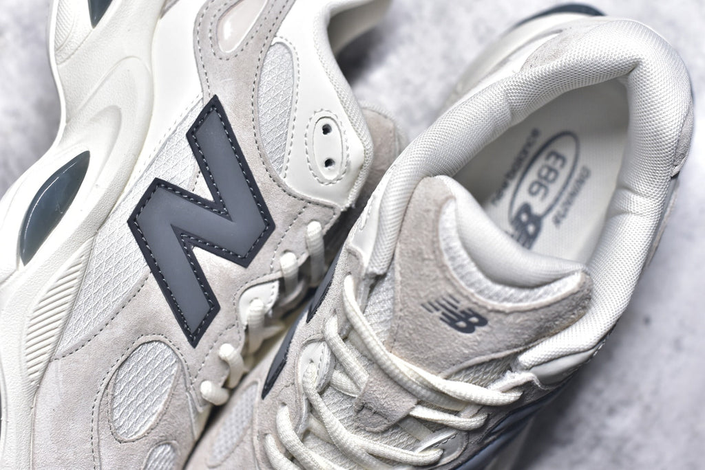 New Balance 983