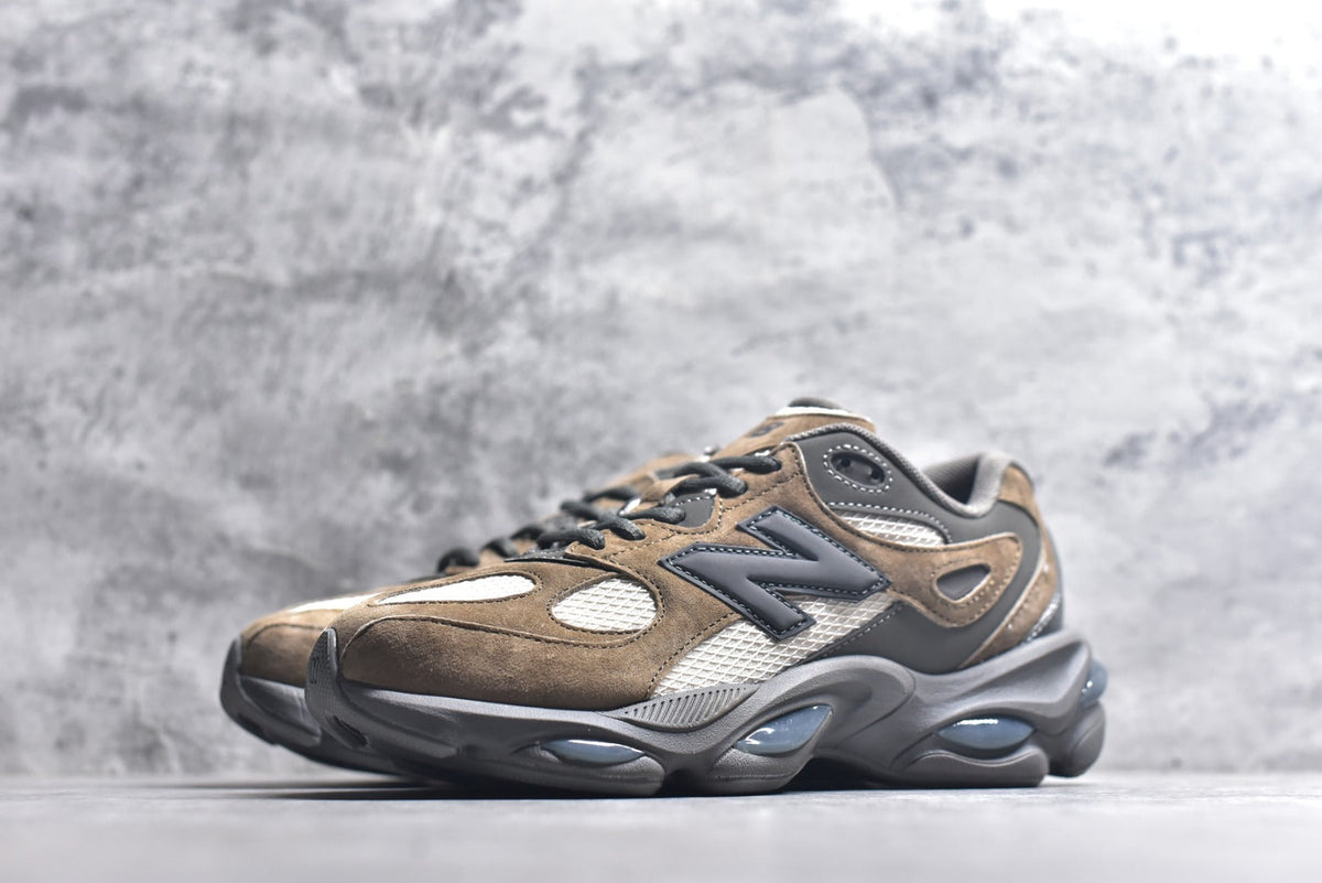 New Balance 983