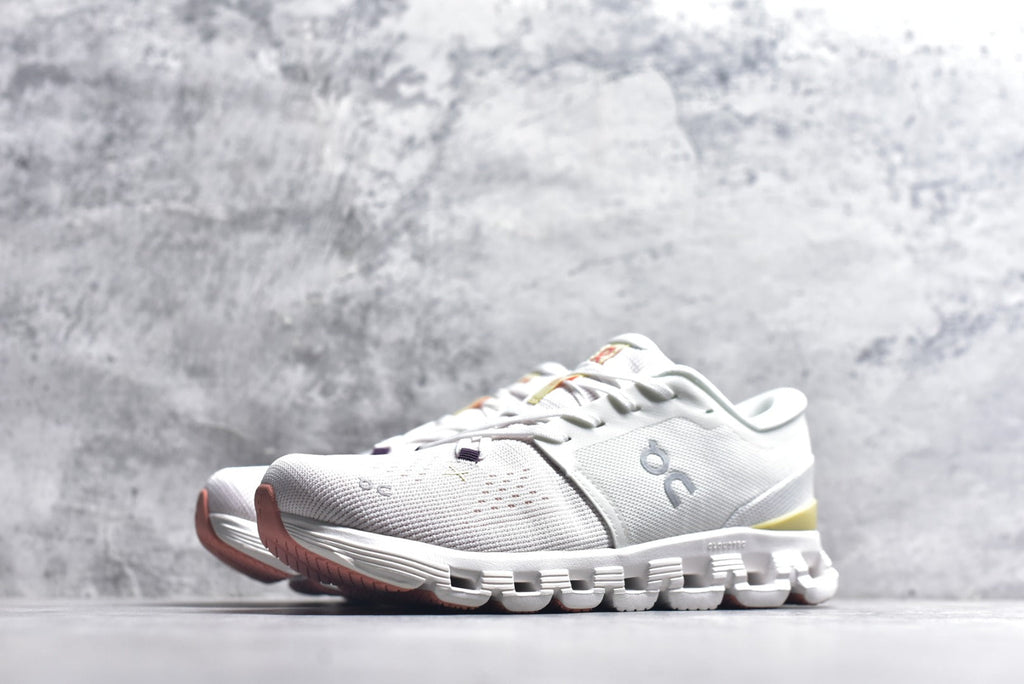 On Cloud X 4 Women's Low-Top Running Sneaker 3WE30071217