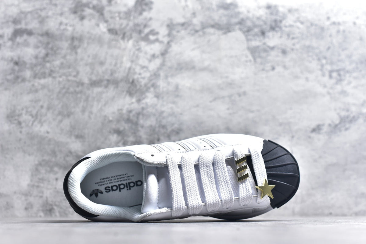 Adidas Superstar 2 ST Low-Top Sneaker — IH6679